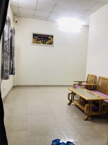 Nhà cấp 4 khu hẻm an ninh tại Bình Trưng Tây Quận 2. 2 phòng ngủ, có nội thất, có giếng trời mát mẽ