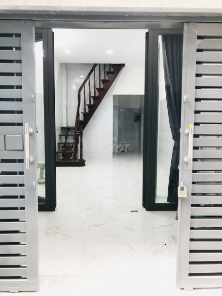 Nhà nguyên căn cần cho thuê tọa lạc tại CMT8 P4 Q3. 4m x 10m,1 trệt 1 lầu, 2PN