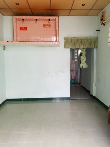 Nhà cho thuê 1 trệt 1 lầu và 1 gác có 3 phòng ngủ giá thuê 6,5 triệu/tháng tại đường Phong Phú Quận 8