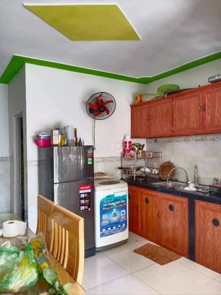 Nhà nguyên căn tại Nguyễn Duy Dương, Diện tích 4m x 11m, 3 tầng và 3 phòng ngủ