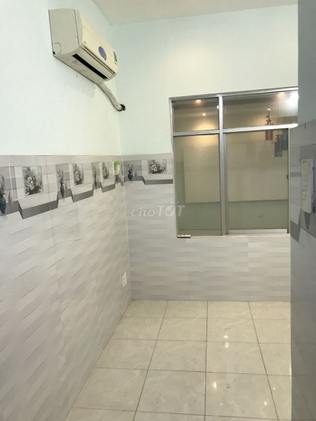 Nhà nguyên căn cho thuê tại Quận 12, nhà mới, có sẵn máy lạnh, xung quanh đủ tiện nghi