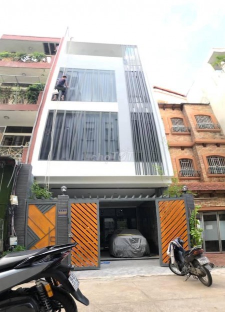 Nhà nguyên căn 3 tầng siêu đẹp,sang chảnh ngay giửa trung tâm thành phố