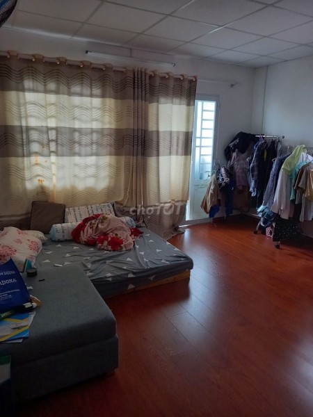 Nhà nguyên căn cần cho thuê dt 40m2, 1 trệt, 1 lầu, giá 9 triệu/tháng. Hẻm 81 Hoàng Hoa Thám