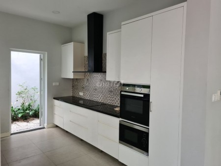 Villa cao cấp chính chủ cần cho thuê giá 80 triệu/tháng, dtsd 80m2, đường Nguyễn Văn Hưởng, Quận 2