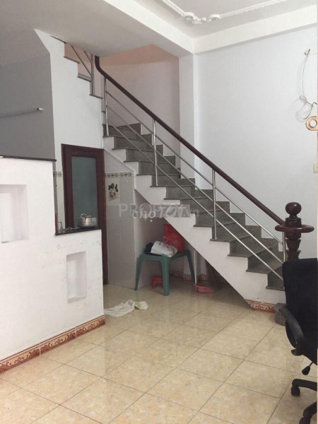 Chủ cho thuê nhà 3 tầng hẻm an ninh Quận 10, dtsd 20m2, giá 10 triệu/tháng, LHCC 0901886313