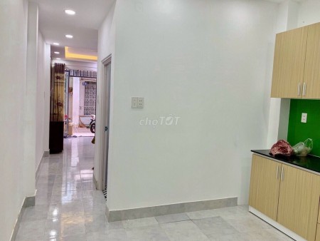 Cho thuê nguyên căn 2 tầng còn mới rộng 39m2, đường Đội Cung, Quận 11, giá 10 triệu/tháng