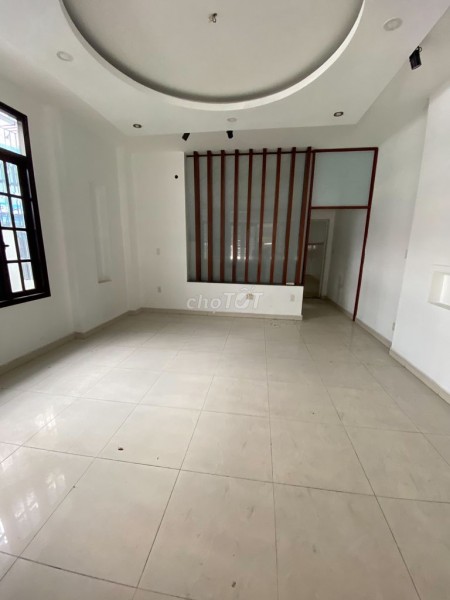 Có nhà đang cần cho thuê hẻm 441 Điện Biên Phủ, Bình Thạnh rộng 108m2, 5 PN, giá 45 triệu/tháng