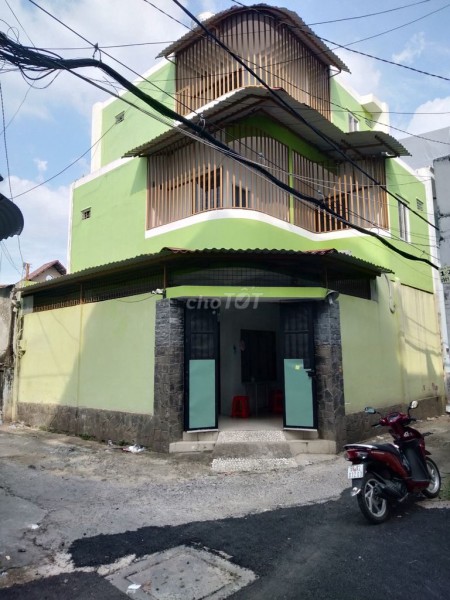 Cần cho thuê căn nhà 1 trệt 3 lầu với 6PN tại hẻm ô tô Lũy Bán Bích. 76.8m2, 6PN, 5WC