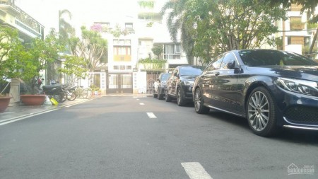 Cho thuê nhà nguyên căn 68m2, góc 2 mặt tiền đường Đinh Tiên Hoàng, Đa Kao, Quận 1