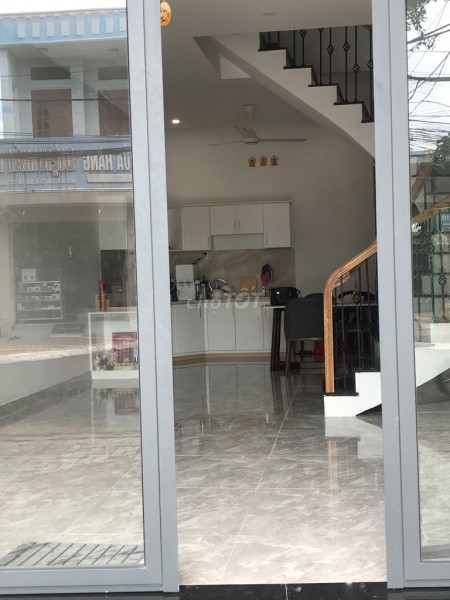 Cần cho thuê nhà nguyên căn tại Đoàn Văn Bơ, Quận 4. Nhà 5m x 8m, 1 trệt 1 lầu