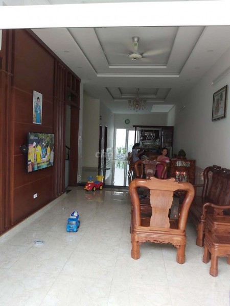 Nguyên căn đường Gò Ô Môi, Quận 7 cần cho thuê giá 35 triệu/tháng, dtsd 196m2