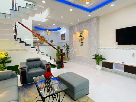 Nhà nguyên căn 1 trệt 2 lầu với 4 phòng ngủ tại Ông Bích Khiêm Quận 11