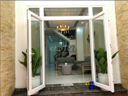 Cho thuê nhà nguyên căn mới tinh, Dt 4.3m x 19., 3 tầng tại Điện Biên Phủ, Bình Thạnh