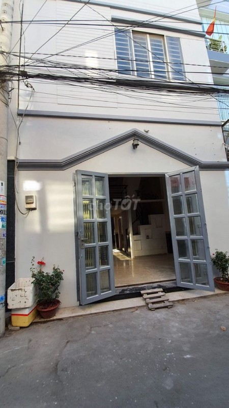 Cho thuê nhà nguyên căn hẻm xe hơi tại đường Tam Bình Thủ Đức. Nhà đúc 1 trệt 1 lững cho thuê 8,5tr/tháng