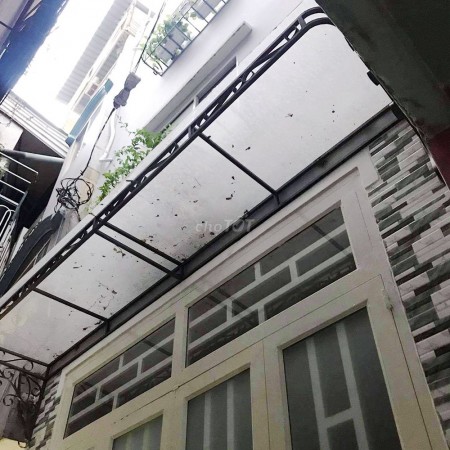 Nhà nguyên căn 80m2 tại Đề Thám Quận 1. Nhà 1 trệt 2 lầu và 1 san thượng, mới đẹp