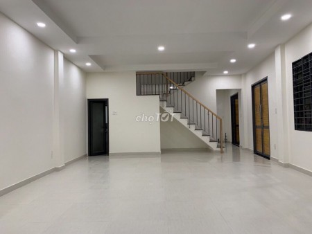 Cần cho thuê nhà rộng 240m2 (5mx12m), 1 trệt 3 lầu, giá 30 triệu/tháng, Cửu Long, Quận 10