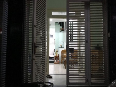 Nhà 3 tầng nguyên căn chủ cần cho thuê rộng 120m2, 3 PN, giá 8 triệu/tháng, LHCC