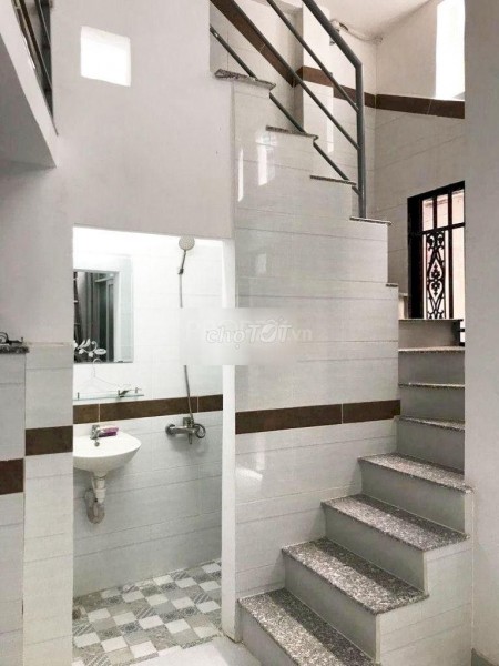 Nhà nguyên căn tại Phan Văn Trị, Quận 5, Cần cho thuê 10 triệu/tháng, Đủ nội thất