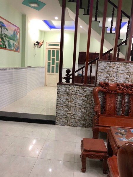 Cần cho thuê căn nhà tại Ngã 3 Lò Lu, Đường Lã Xuân Oai Quận 9, Nhà mới dọn vào ở ngay