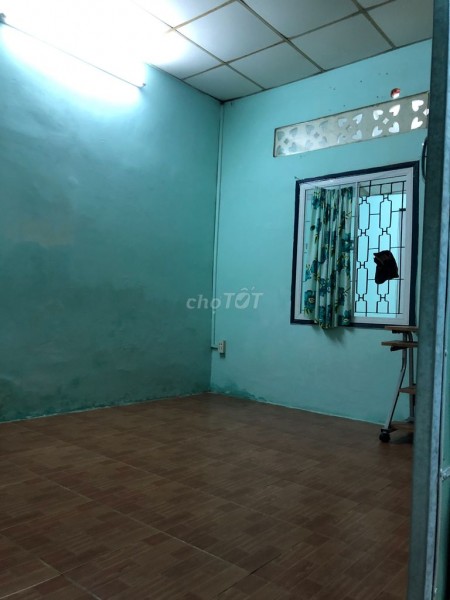 Nhà cấp 4 nguyên căn 51m2, 2PN tại Lê Văn Việt Quận 9 gần Ngã 4 Thủ Đức, Cho thuê 5 triệu/tháng