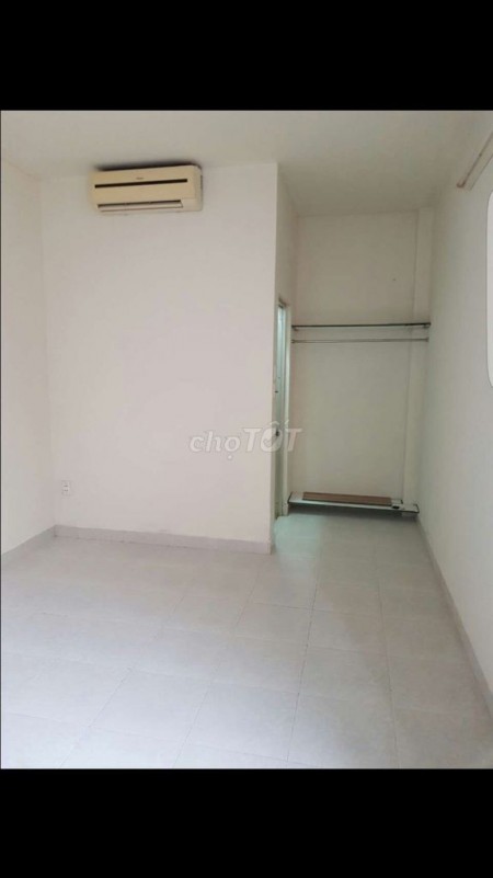 Nhà nguyên căn Huỳnh Văn Bánh, Dt 3m x 7m, có 1 trệt 1 lững và 1 tầng lầu