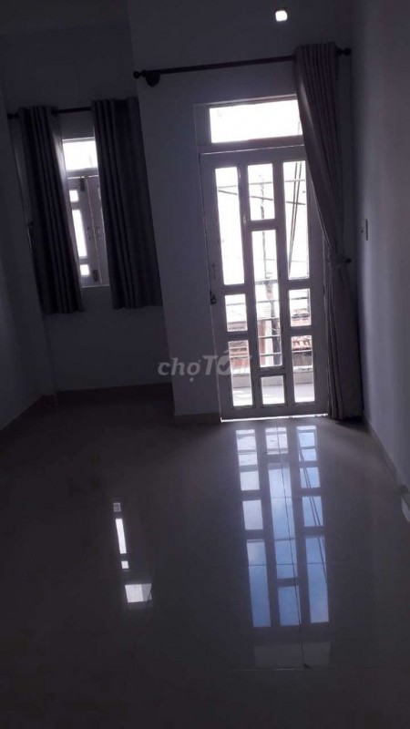 Cho thuê nhà nguyên căn đúc bê tông cốt thép kiên cố với 1 trệt 2 lầu, 3 phòng ngủ, 3wc