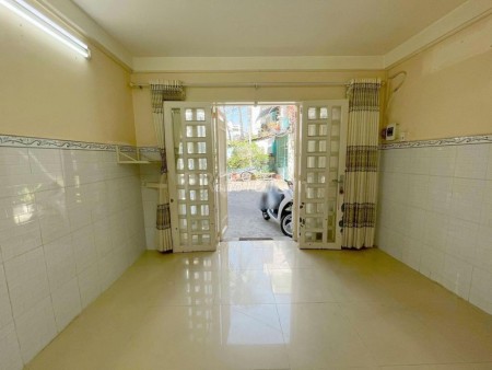 Nhà nguyên căn phường 4, Quận 4. Diện tích sử dụng 112m2, gồm 3 phòng ngủ, 2wc
