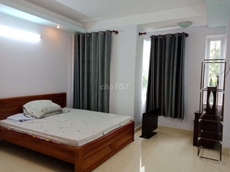 Cho thuê nhà nguyên căn tại Phú Thuận, Quận 7, Nhà 2 lầu mặt tiền đường. Giá rẻ