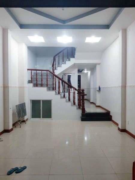 Có nhà hẻm Cây Trâm, Quận Gò Vấp cần cho thuê giá 90m2 (4.5mx20m), 3 tầng, giá 14 triệu/tháng