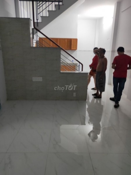 Nhà mới tại Âu Cơ, vừa mới vừa đep, giá cả hợp lý cho mùa dịch, 3PN, 3 Tầng rộng rãi