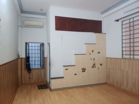 Cho thuê nhà nguyên căn diện tích 4m x 18m, gần bến xe Quận 8 trong KDC Bình Hưng