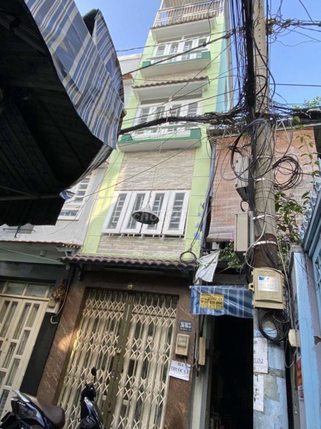 Cần cho thuê căn nhà tại Tôn Đản Quận 4, 1 trệt 1 lững và 2 lầu. Giá thuê 9 triệu/tháng