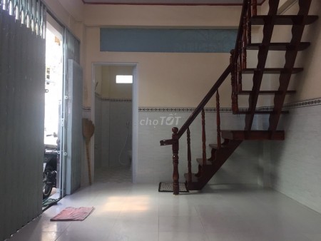 Cho thuê nhà Quận 4, nhà xây dựng kiên cố bằng bê tông cốt thép, mới gần chợ Xóm Chiếu