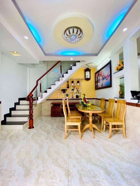 Nhà nguyên căn cho thuê dt 5.5m x 16m tại Vĩnh Hội, Quận 4