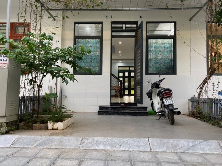 Cho thuê nhà nguyên căn 4 tầng Hà Nội giá rẻ, 186m2, 3 phòng ngủ, 3 toilet