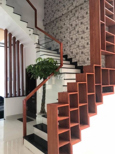 Nhà nguyên căn cho thuê 2 lầu, full nội thất tiện nghi, tại hxh Minh Phụng