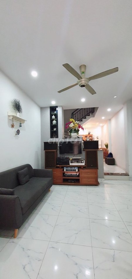 Nhà nguyên căn Bình Thạnh, đầy đủ nội thất, gồm 4PN, 5toilet, giá thuê chỉ 17 triệu/tháng