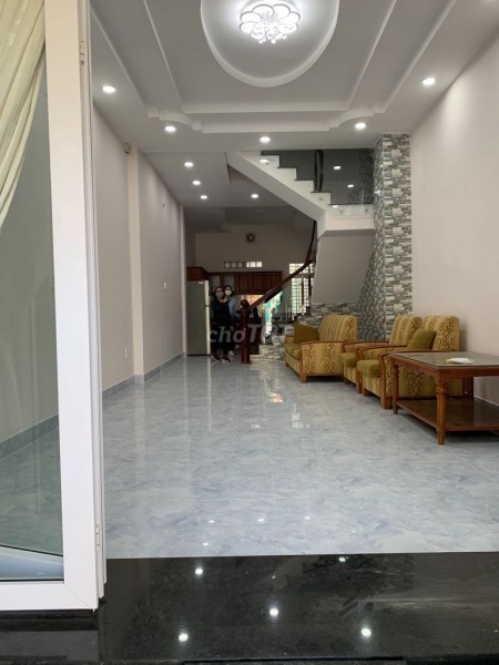 Cho thuê nhà nguyên căn tại Đường số 31, Tân Phong Quận 7. Dt 4m x 18m, 3 lầu, có nội thất