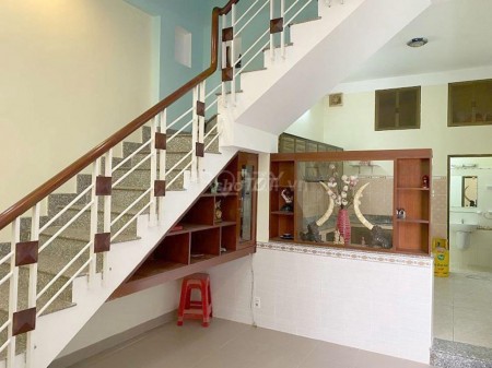 Cho thuê nhà nguyên căn mới đẹp có một số nội thất mới đẹp, hẻm 2m Xóm Chiếu