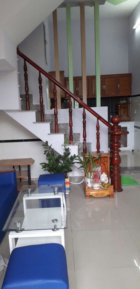 Mình đang có nguyên căn để trống rộng 32m2, 2 tầng, đường Trần Văn Mười, Hóc Môn, giá 4 triệu/tháng