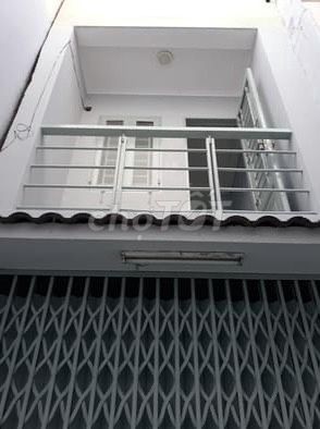 Nhà nguyên căn 2 tầng ngay bờ kè Trường Sa Quận Phú Nhuận. Giá chỉ 5tr3/tháng