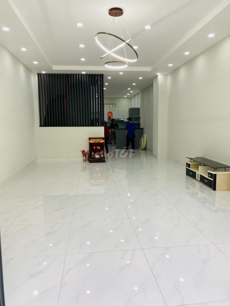 Cho thuê nhà rộng 300m2, 3 tầng còn mới, khu Kiều Đàm, Quận 7, giá 20 triệu/tháng, LHCC