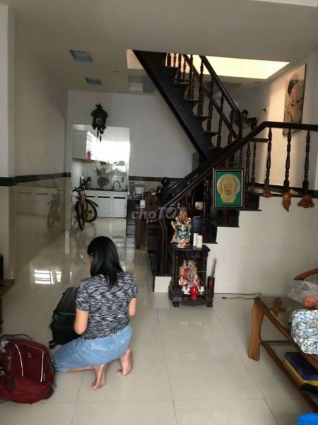 Cho thuê nguyên căn rộng 48m2 (4mx12m), có sẵn máy lạnh, giá 7.5 triệu/tháng, hẻm 27/1 đường số 9