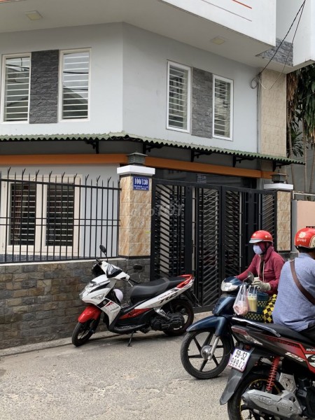 Cho thuê nhà nguyên căn 9m x 11 tại CMT8 F11 Q3. 5PN, 3,5 tầng