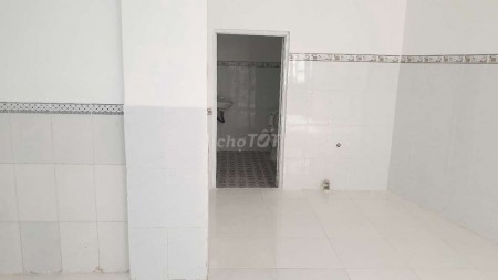 Có nhà rộng 32m2 (4mx8m) cần cho thuê giá 5 triệu/tháng, đường Ao Đôi, Quận Bình Tân
