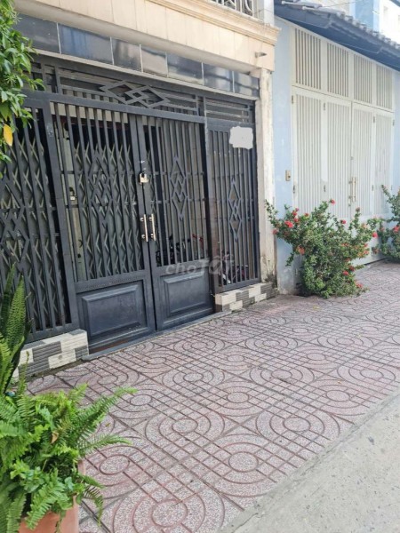 Cho thuê nhà nguyên căn 1 trệt 1 lầu, 2PN, giá 10 triệu/tháng tại đường Đông Hồ Quận 8