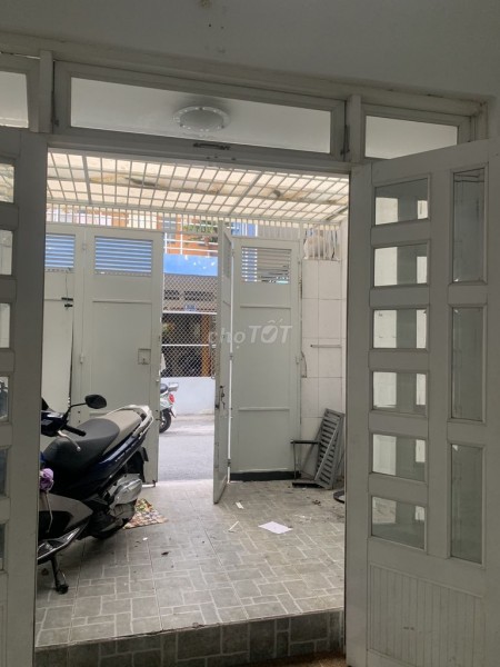 Cho thuê nhà rộng 60m2, chính chủ 4 tầng, hướng Tây Bắc, giá 15 triệu/tháng, đc 61 Đất Thánh, Tân Bình