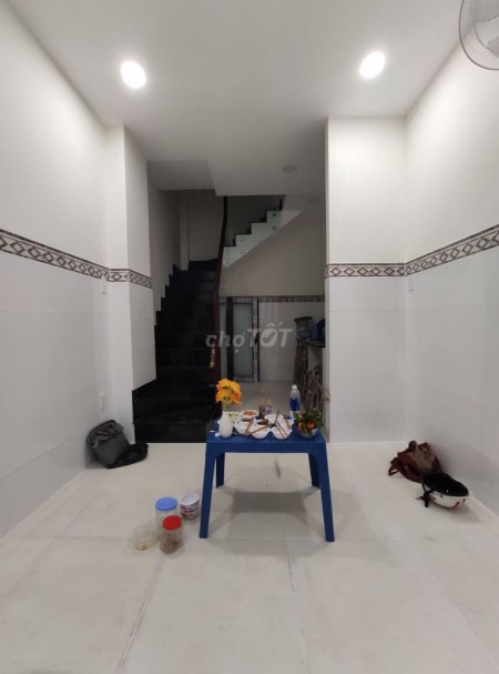 Cho thuê căn nhà tại đường Bạch Đằng, Bình Thạnh, Nhà mới tinh, 3 tầng, 2PN