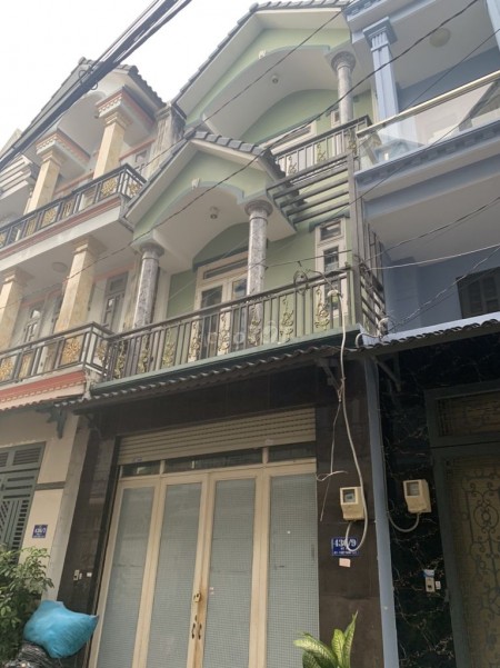 Cho thuê nhà nguyên căn 1 trệt 2 lầu mặt tiền hẻm xe hơi, khu nhà liền kề đẹp an ninh sạch sẽ