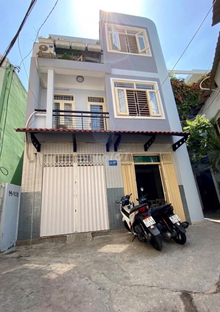 Cho thuê nhà nguyên căn tại trung tâm Quận 1, 3 tầng, 3pn, và 4wc nhà mới, giá thuê 15 triệu/tháng